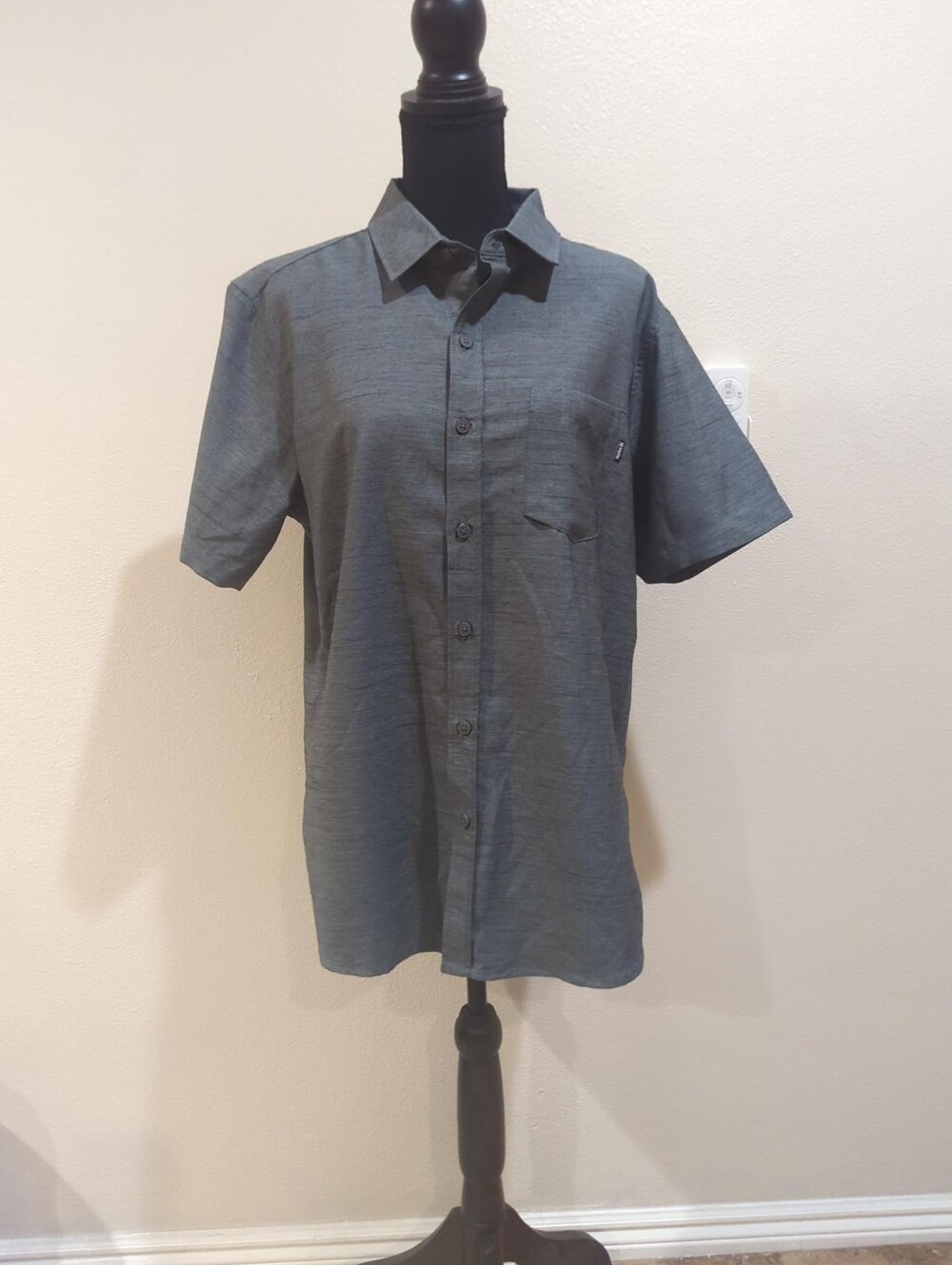 Hurley Charcoal Gray Short-Sleeve Button-Down Shirt - Picture 3 of 12